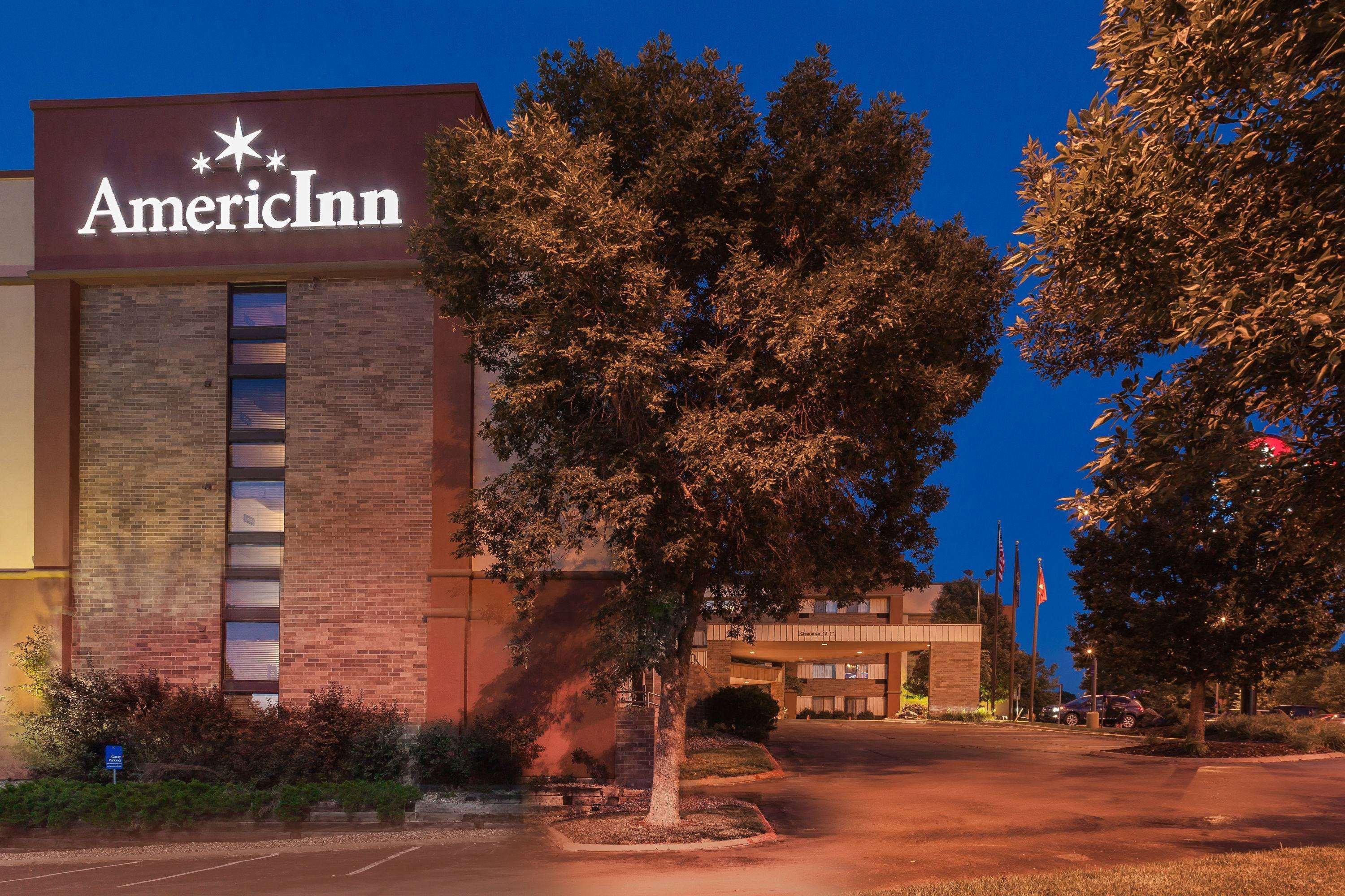 AmericInn by Wyndham Omaha Bagian luar foto